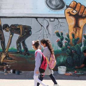 İsrail hapishanesinden kaçan Filistinliler, Gazze'de duvarlara resmedildi
