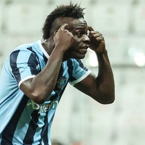 Mario Balotelli'den, Sergen Yalçın'a hareket