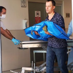Antalya'da kusmuğu soluk borusuna kaçan küçük kız hayatını kaybetti