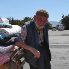 Kayseri'de 88 yaşındaki çerçici, her gün kilometrelerce yol gidiyor