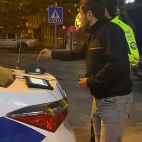 Bursa'da alkollü sürücü alkolmetre cihazıyla cezasını ödemeye çalıştı