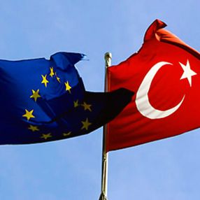 Yunanistan'dan AB'ye: Türkiye'ye vize serbestisi sözünüzü tutun
