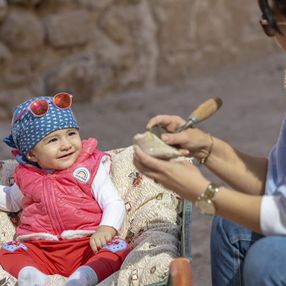 Hasankeyf kazı çalışmalarında Sarya bebek neşe kaynağı oldu