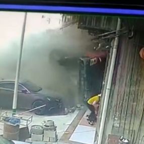 Çin’de kontrolden çıkan kamyon dehşet saçtı