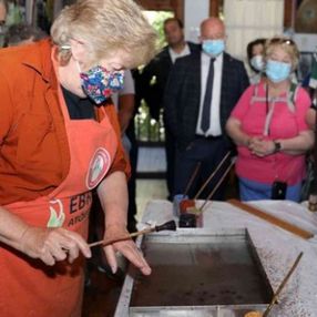 ABD’li turistler, Ebru sanatını öğrenmek için Türkiye'de