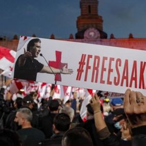 Gürcistan’da eski Cumhurbaşkanı Saakaşvili'ye destek yürüyüşü
