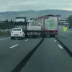 Ankara'da birbirine yol vermeyen iki tır sürücüsü kazaya neden oldu