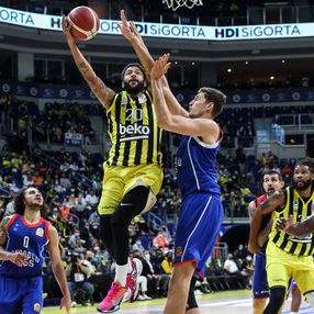 Fenerbah Beko, Anadolu Efes'i 90-68 yendi