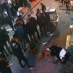 Beyoğlu'nda telefon hırsızının tuzağı hastanede bitti