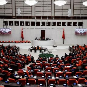 Meclis'te vekillere ayrılan ödenek artırıldı