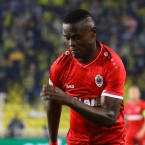 Samatta, Fenerbahçe'nin Avrupa'da yediği en erken gole imza attı