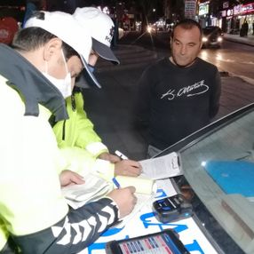 Aksaray'da alkollü sürücü, polise kanuna karşı boynum kıldan ince dedi