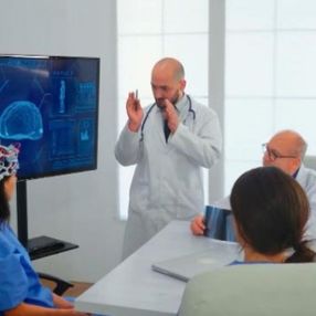Görme engelli kişinin beyin implantı ile görmesi sağlandı