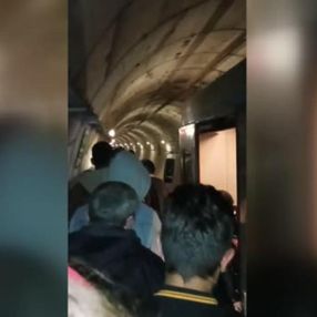 Yenikapı-Kirazlı metrosu arızalandı, yolcular tünelde yürüdü