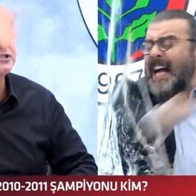 VAR Odası'nda Oğuz Altay ile Emre Bol'un 2010-2011 şampiyonu kim kavgası