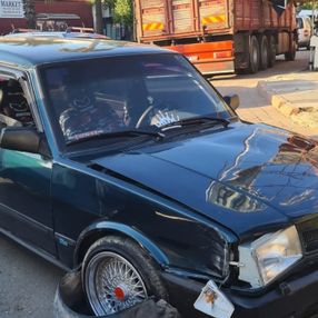 Adana’da çaldıkları otomobille kaza yapınca parçalarını söküp aldılar