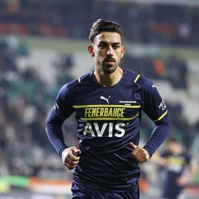 Konyaspor - Fenerbahçe maçında İrfan Can Kahveci'den harika frikik golü