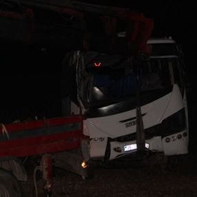 İzmir'de işçilerin taşındığı 2 midibüs çarpıştı: 45 yaralı