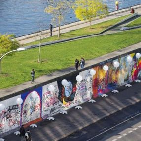 Berlin Duvarı'nın yıkılışının 32. yılı: Doğu Almanya halen Batı'dan geride