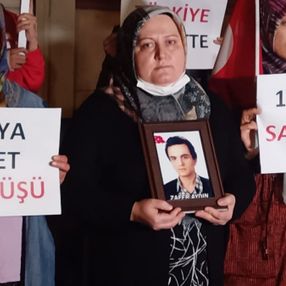 Diyarbakır annesi: HDP kızları erkeklerle, erkekleri de kızlarla kandırıyor