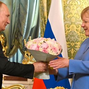 Merkel liderlerle samimi temaslarına açıklık getirdi