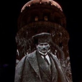AKM ve Galata Kulesi'nde ışık gösterisiyle 10 Kasım anması