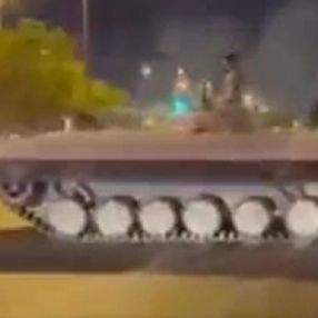 Irak'ta asker, zırhlı askeri araçla drift yaptı