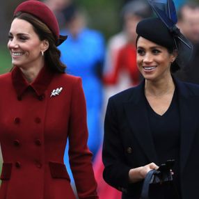 Meghan Markle kırmızı elbise, Kate Middleton gömlekle etkinliklerde