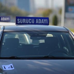 Ehliyet sınavlarında animasyonlu soru dönemi