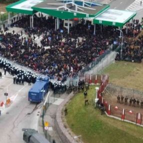 Belarus’ta 3 bin 500 göçmen, Polonya sınır kapısına dayandı