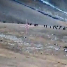 Karabağ'da Ermenistan askerlerinin çatışmadan kaçtıkları an