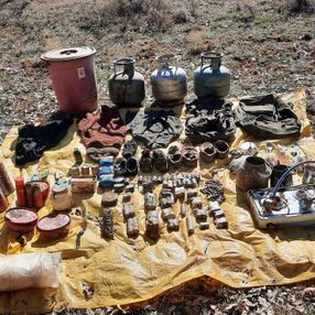 Tunceli’de teröristlerin kullandığı 8 sığınak ve mağara imha edildi