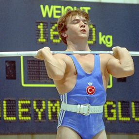 'Cep Herkülü' Milli halterci Naim Süleymanoğlu'nun ölüm yıldönümü