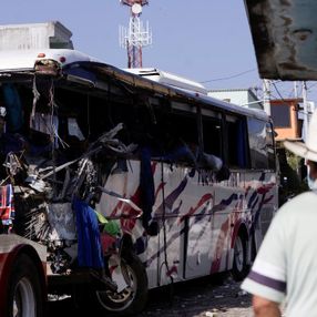 Meksika'da otobüs eve çarptı: 19 ölü