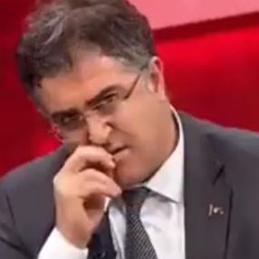 Ersan Şen canlı yayında dudağını yoldu