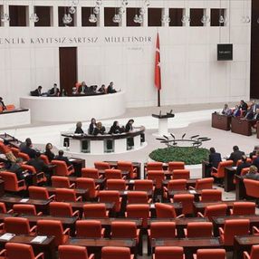 TRT payını kaldırılmasını da içeren torba teklifin 16 maddesi kabul edildi