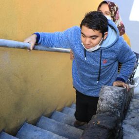 Zonguldak'taki yürüme engelli bir vatandaş 'tedavi olmak istiyorum' dedi