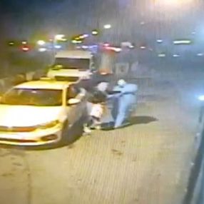 Beyoğlu’nda kadın müşteriyi yola savuran taksici yakalandı