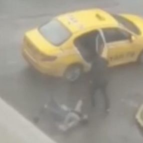 İstanbul'da taksi şoförü kadın turisti darbetti