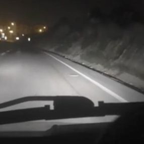 Mersin’de canlı yayın sırasında kaza yaptı