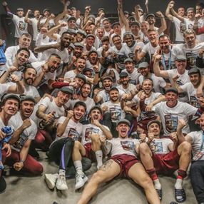 Trabzonspor'dan soyunma odasında şampiyonluk pozu