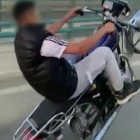 Manisa'da motosikletle tehlikeli hareket yapan kişi yakalandı