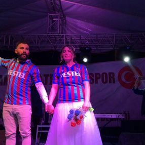 Artvin’de Trabzonsporlu çift, nikah için şampiyonluğu bekledi