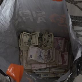Bursa’da çöp evden 200 bin liradan fazla para çıktı