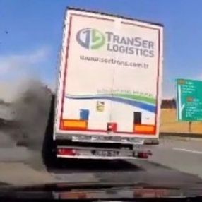 Pendik TEM Otoyolu'nda yaşanılan zincirleme kaza kamerada