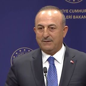 Mevlüt Çavuşoğlu'ndan 'Turkey' diyen muhabire uyarı
