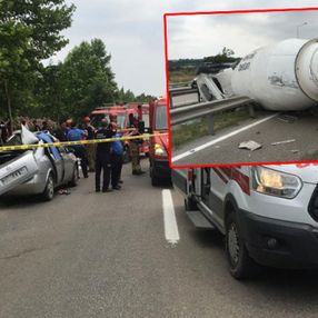 Bursa’da beton mikseri otomobilin üzerine devrildi
