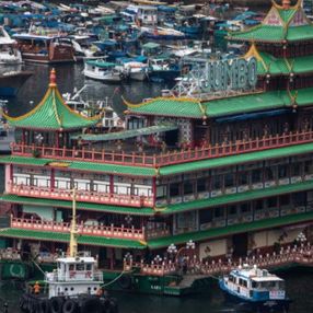 Hong Kong'daki yüzen restoran Güney Çin Denizi’nde battı