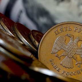 Ruble, 7 senenin zirvesine çıktı
