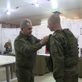 Rusya Savunma Bakanı Şoygu, Ukrayna savaşında görevli askeri birlikleri denetledi